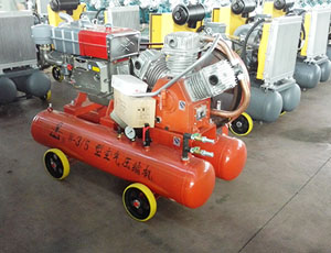 礦山及工程用活塞式柴油系列空氣壓縮機(jī)